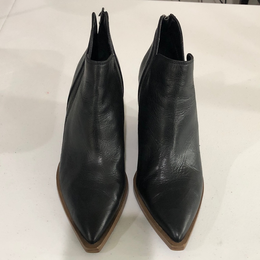 Vince Camuto blackGradina,pointed toe blockheel. Used/NO BOX Size 8.5 see pics
